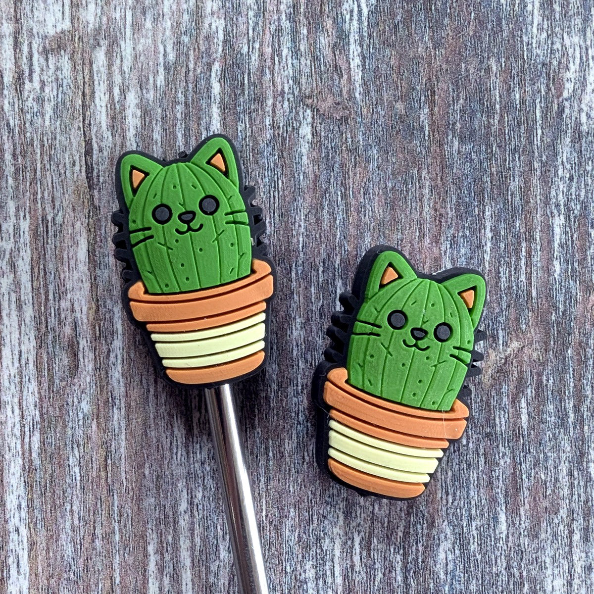 Cat-cus needle topper