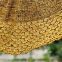 Load image into Gallery viewer, Hive shawl - printed pattern
