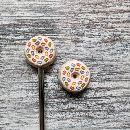 Doughnut needle toppers