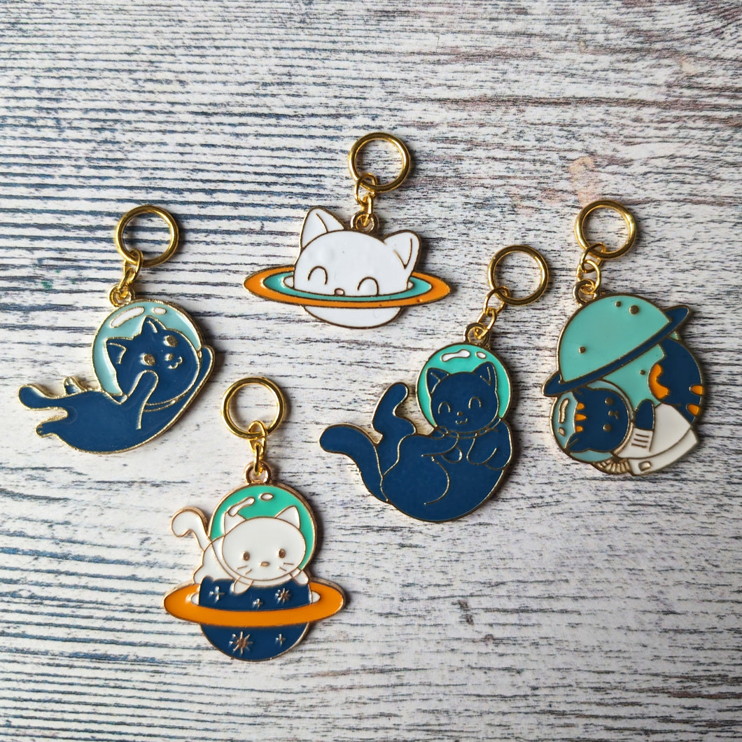Spacecat stitchmarkers