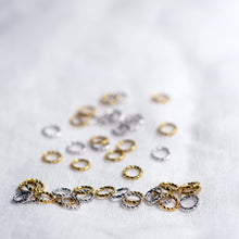 Load image into Gallery viewer, Simple stitchmarkers - pretty rings
