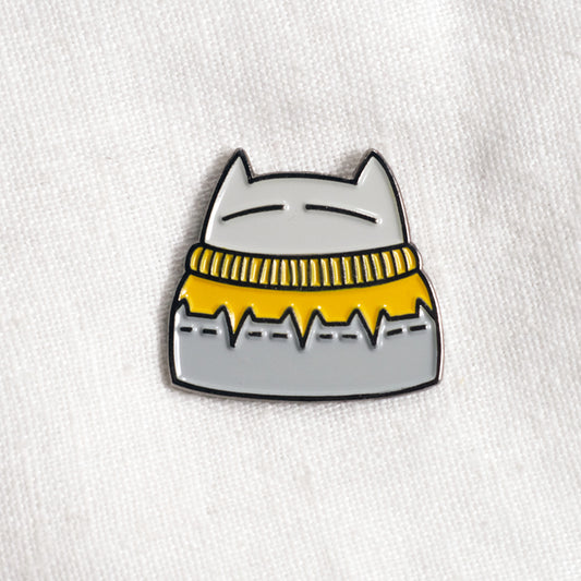 Cat inna catsweater - enamel pin