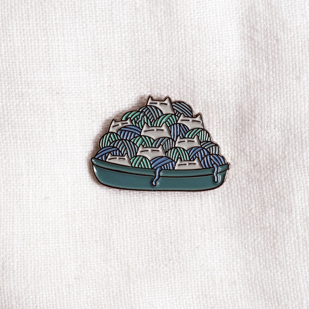 Kittens in the yarn - enamel pin