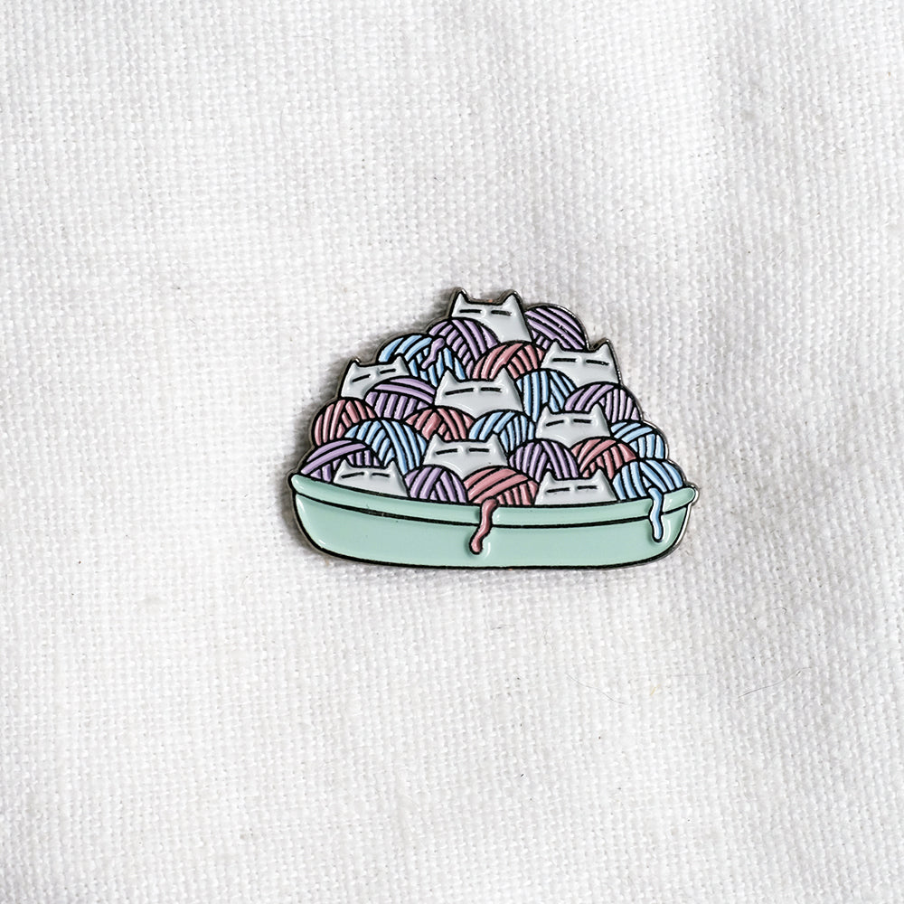 Kittens in the yarn - enamel pin
