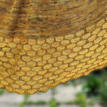 Load image into Gallery viewer, Hive shawl - pattern download
