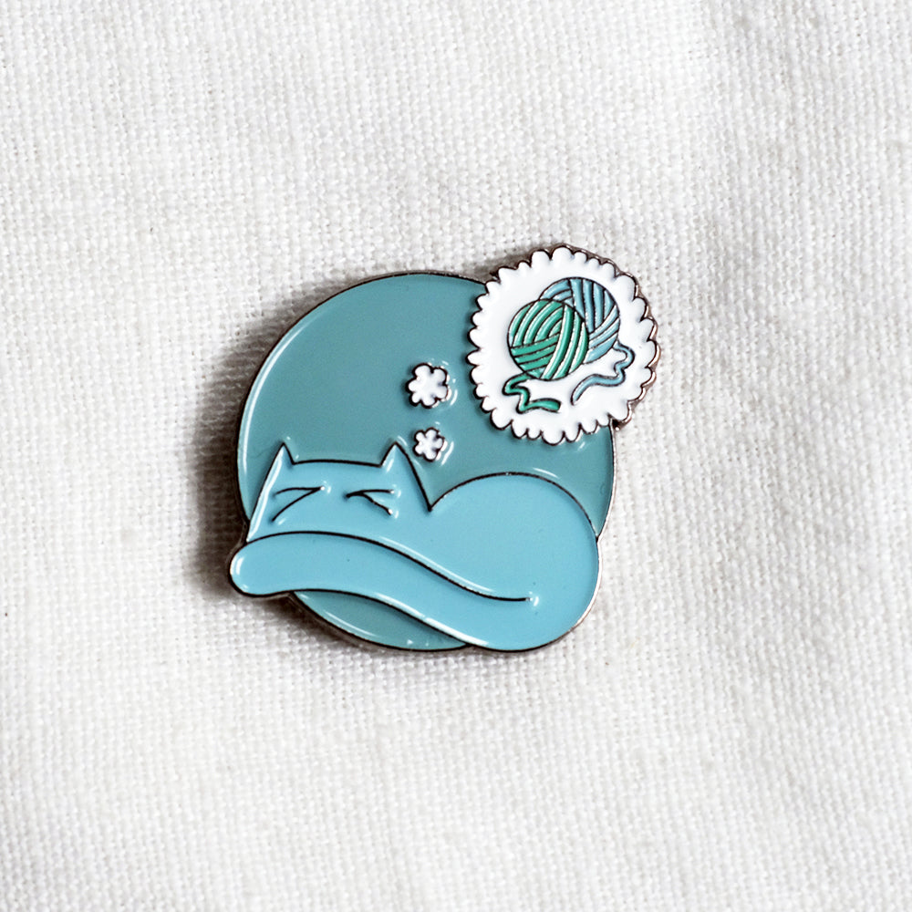 Yarn dreams - enamel pin