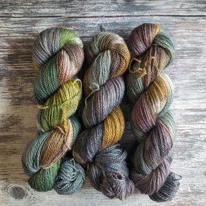 An Caitin Dubh 4-ply yarn - mystery yarn