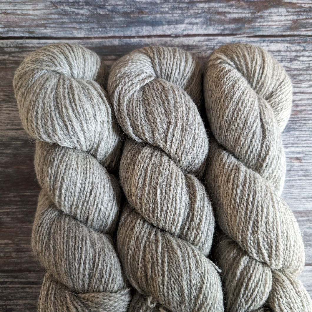 An Caitin Dubh 4-ply yarn