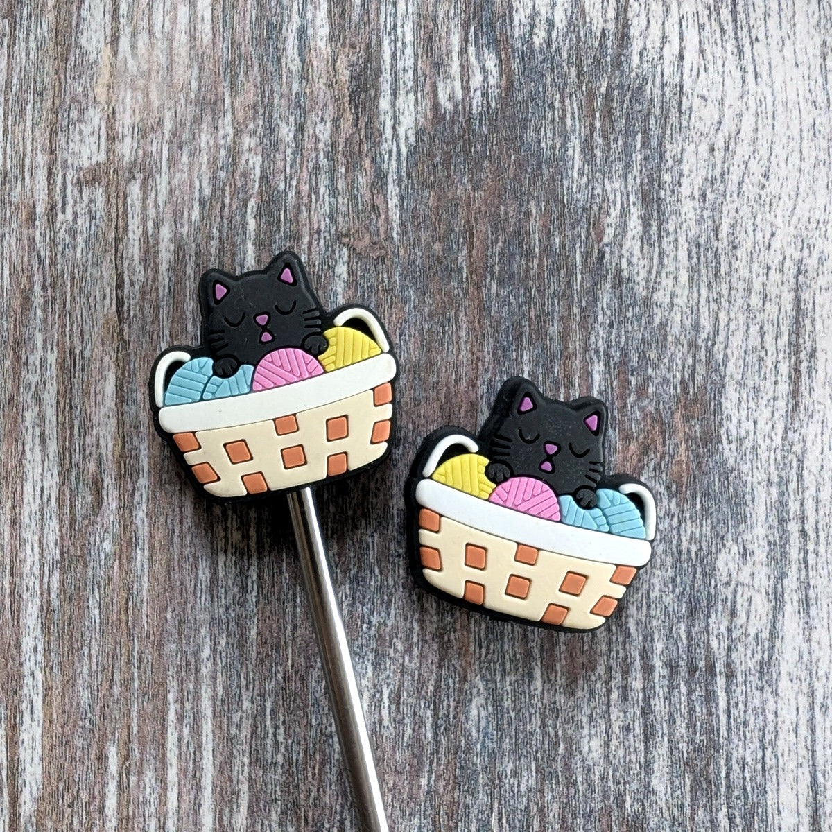 Cat yarn basket needle topper