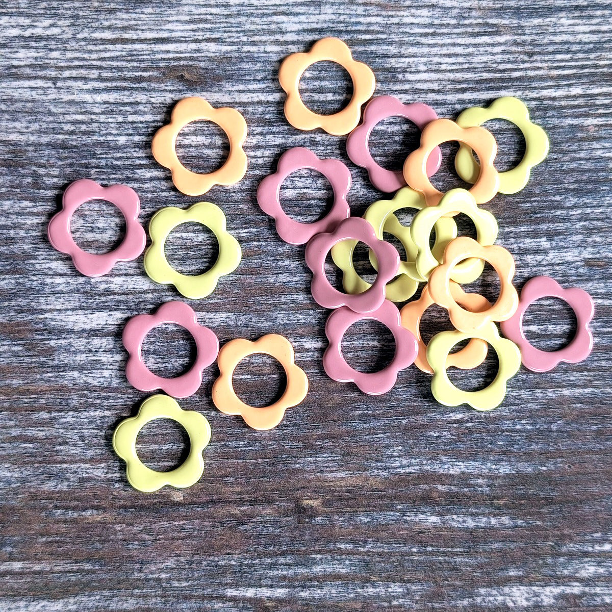 Simple flower stitchmarkers