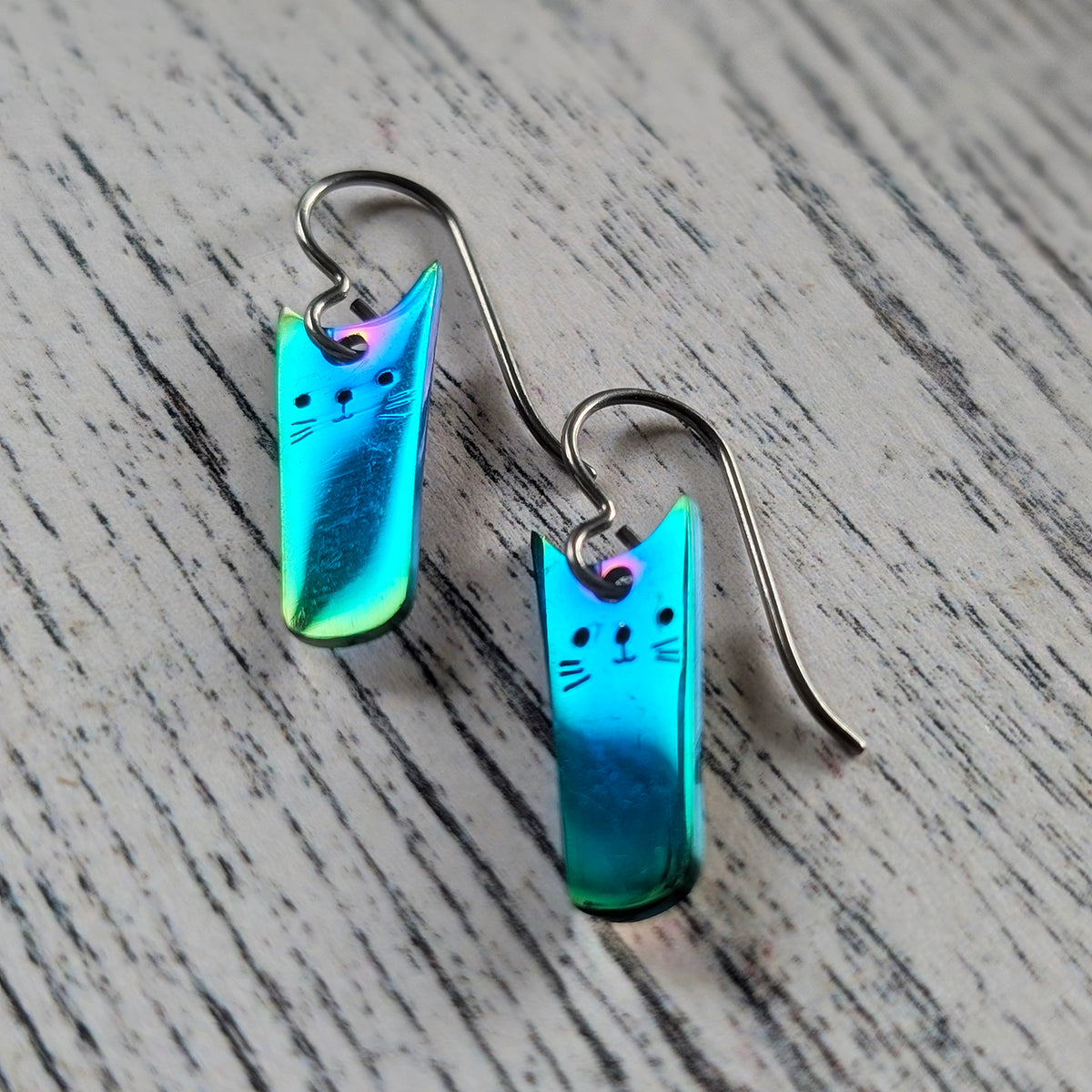 Iridescent cat stitchmarkers / jewellery