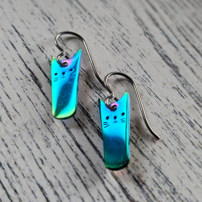 Iridescent cat stitchmarkers / jewellery