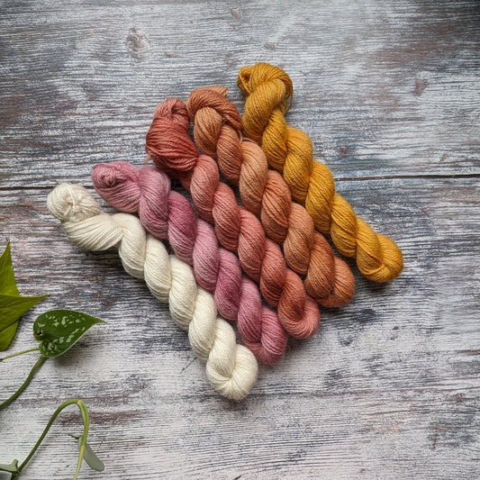 Catsock Adventure yarn-as-you-go: The Second Sock! (with colour-spoilers)