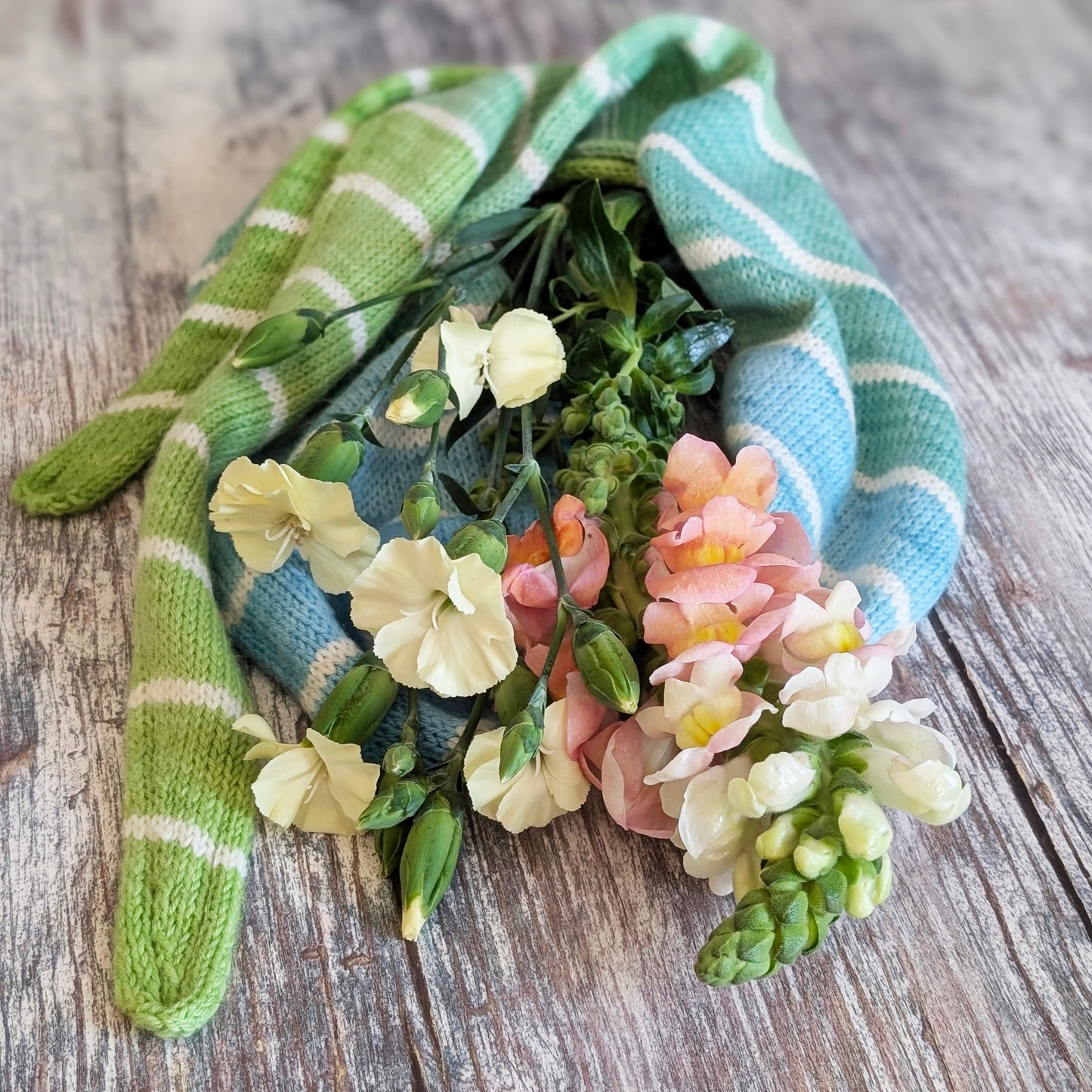 The Jaunty Scarf - knitting kit