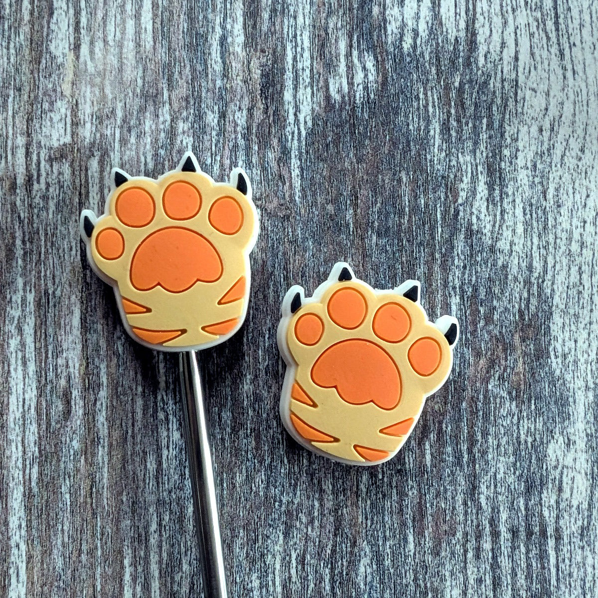 Ginger pawclaw needle topper