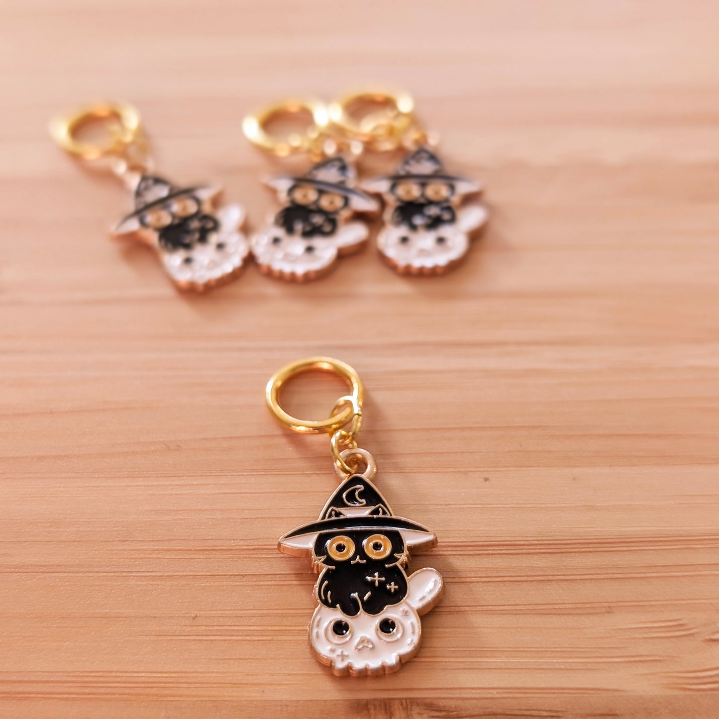 Teeny witchcat stitchmarkers