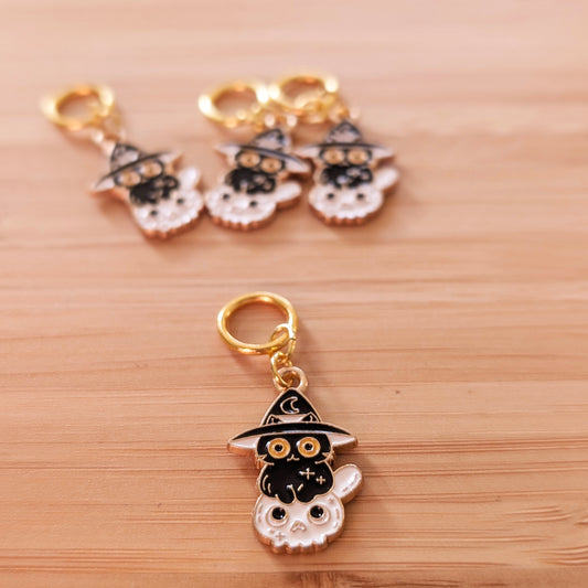Teeny witchcat stitchmarkers
