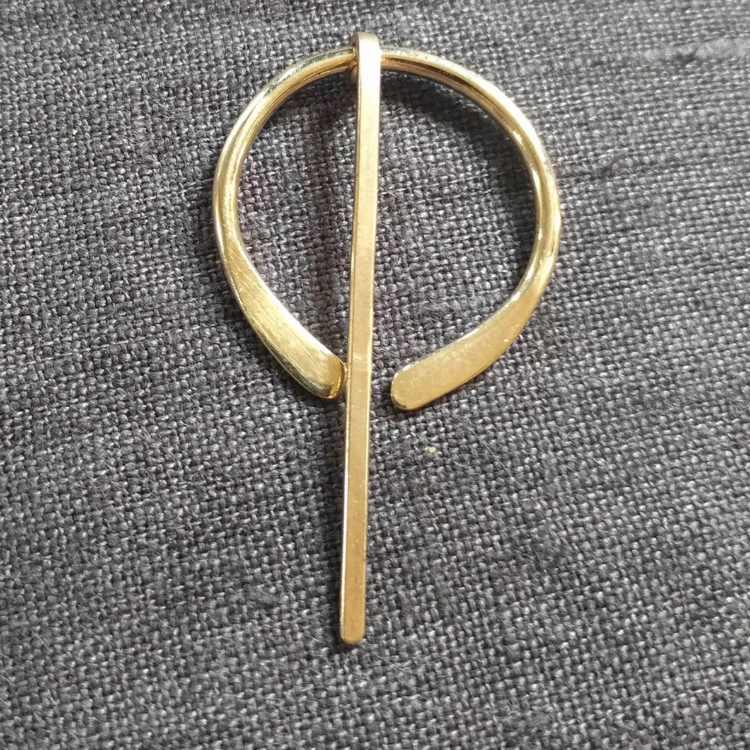Gold penannular pin