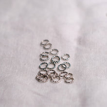 Load image into Gallery viewer, Simple stitchmarkers - pretty rings
