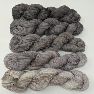 An Caitin Dubh - Grey Gradient yarn packs