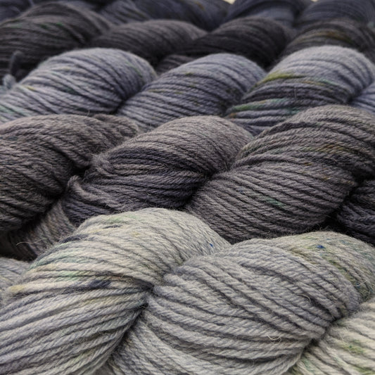 An Caitin Dubh - Grey Gradient yarn packs