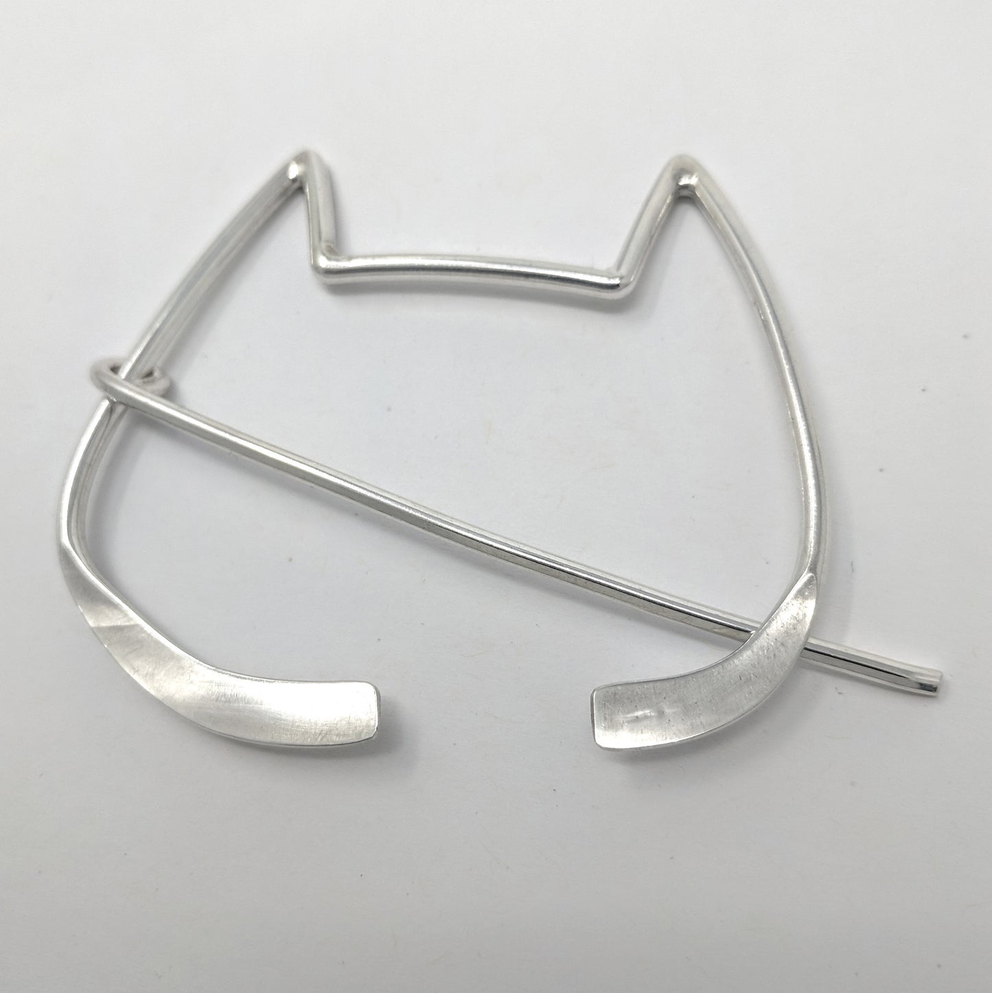 Big cat! penannular shawl pin - smooth