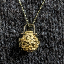 Load image into Gallery viewer, Flowerball stitchmarker pendant

