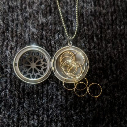 Filigree disk stitchmarker pendant