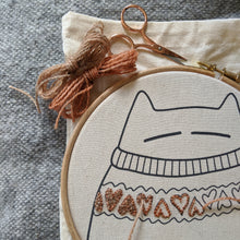 Load image into Gallery viewer, Stitch your own sweatercat - project bag

