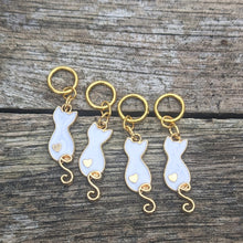 Load image into Gallery viewer, Little white cat ♡ stitchmarkers

