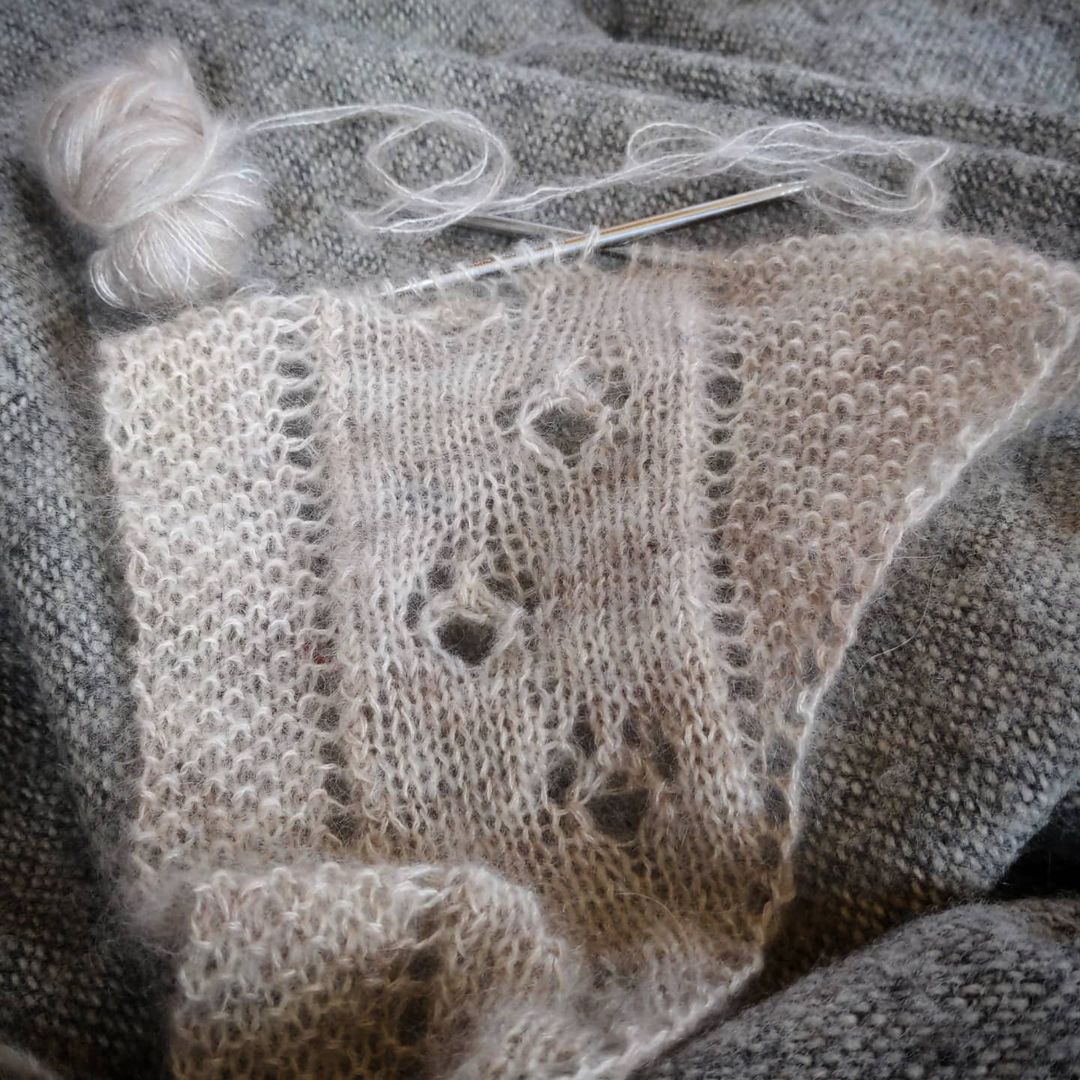 Catventure shawl pattern - download