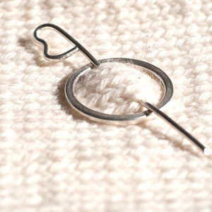Leaf circle shawl pin