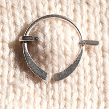 Load image into Gallery viewer, Little silver penannular pin
